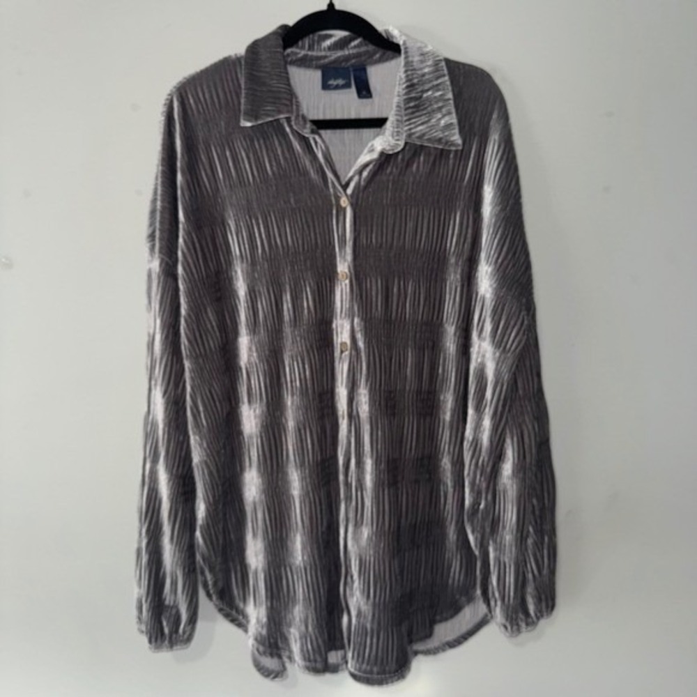 Daytrip Womens XL‎ Silver Grey Crushed Velvet Plisse Pleated Button Down Blouse